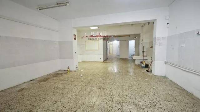 Local comercial en Venta en Calle Salinas en Vila de Gràcia