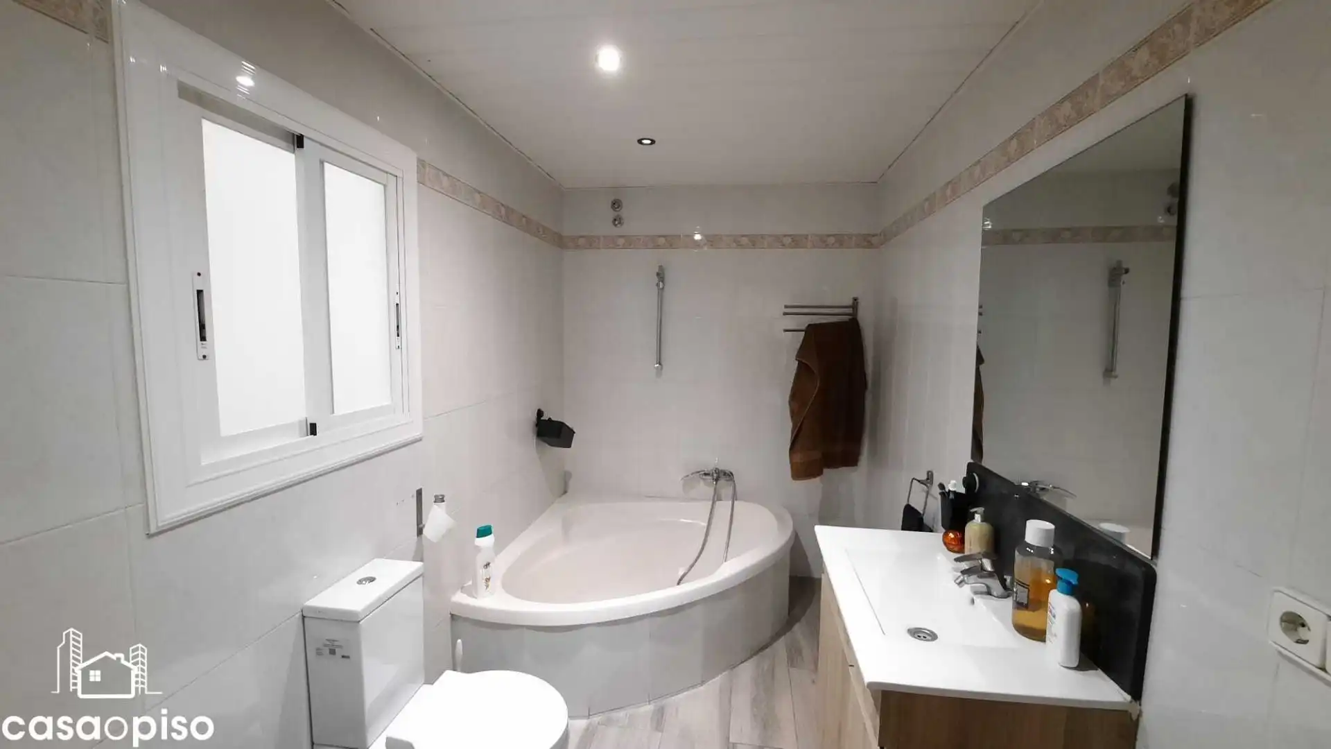 Bathroom of Flat for sale in Terrassa  with Air Conditioner