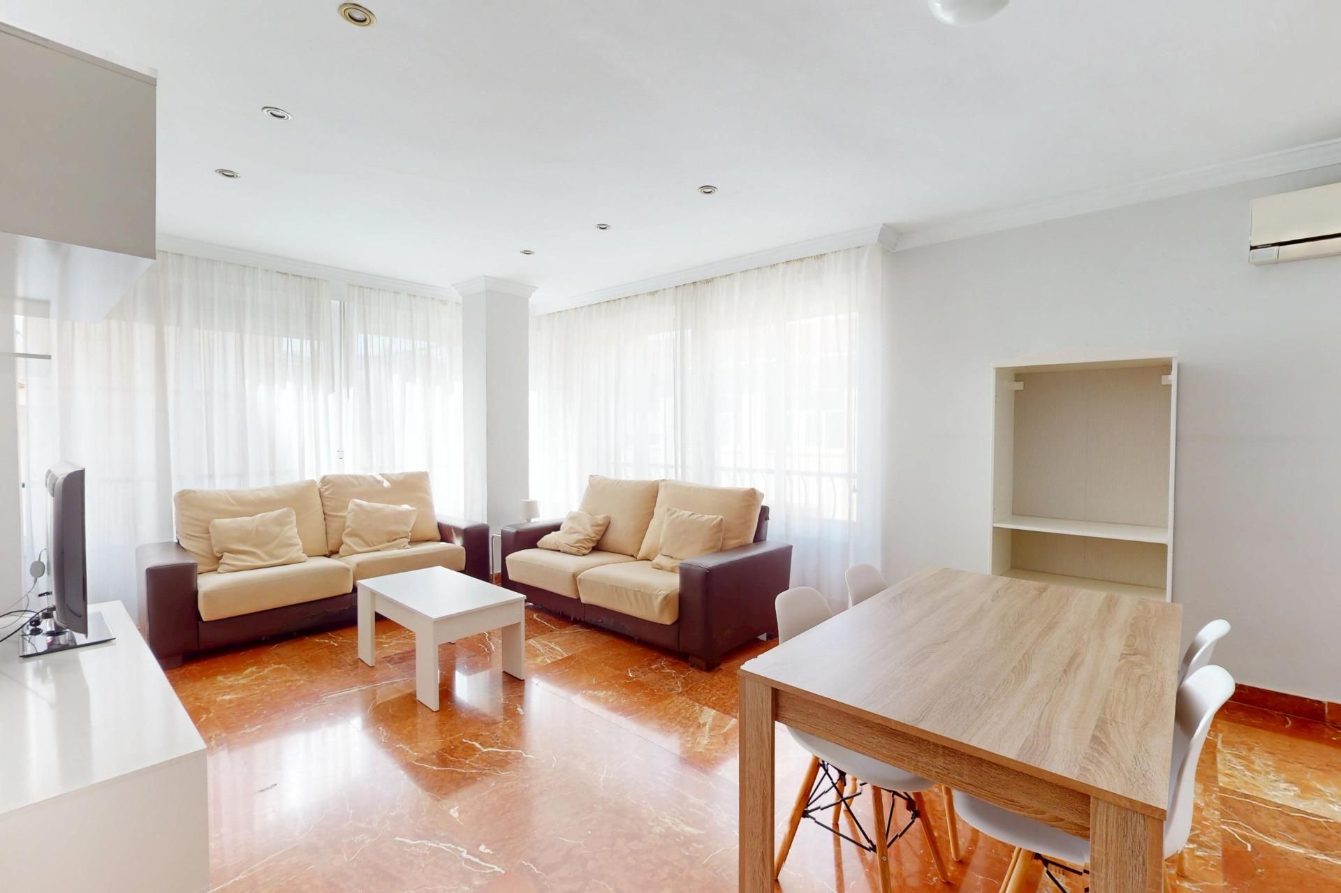 Living room of Flat to rent in  Granada Capital  with Terrace and Balcony