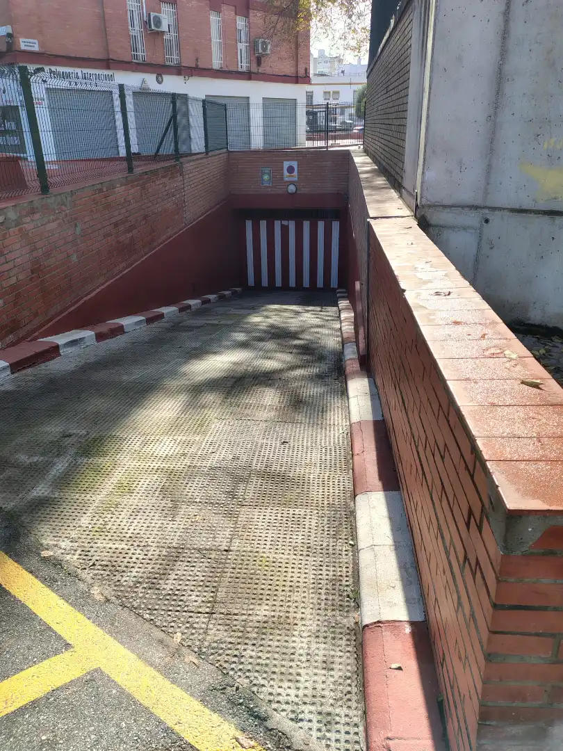 Parkplatz von Wohnung zum Verkauf in Sevilla mit Klimaanlage und Terrasse