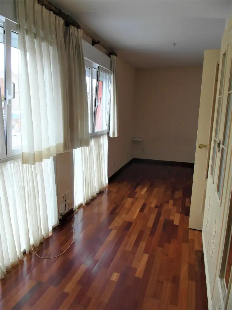 Habitación de Casa adosada en venta en Madrid con Aire acondicionado, Calefacción y Jardín privado
