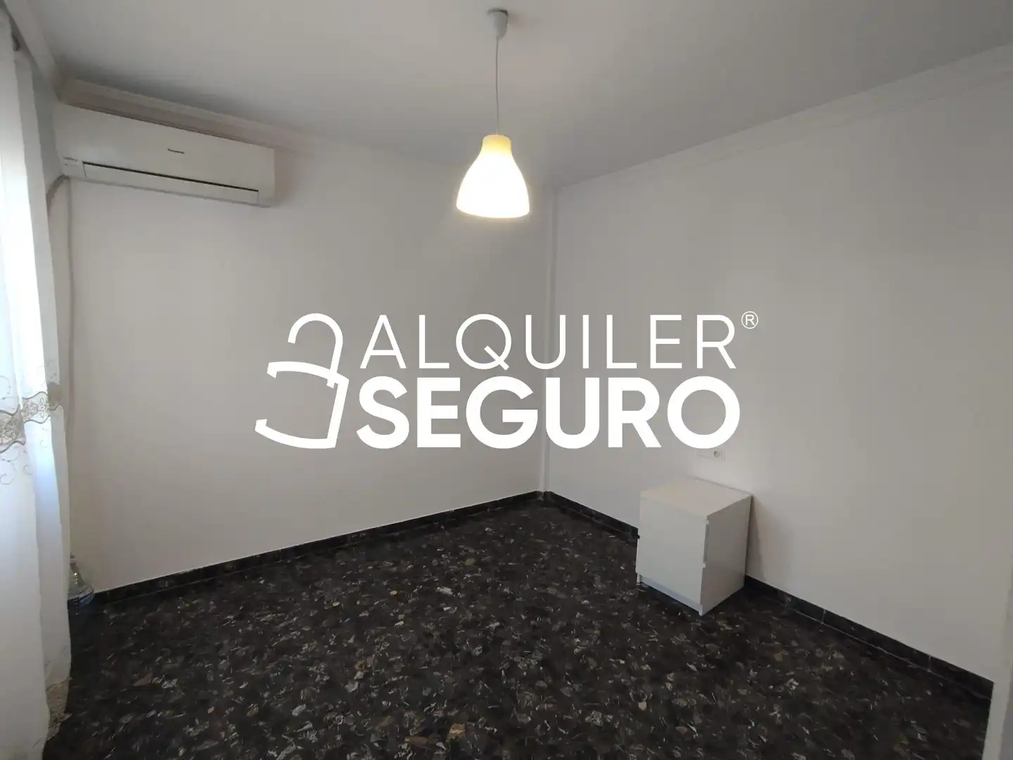 Schlafzimmer von Dachboden zur Miete in Mijas mit Klimaanlage, Heizung und Terrasse