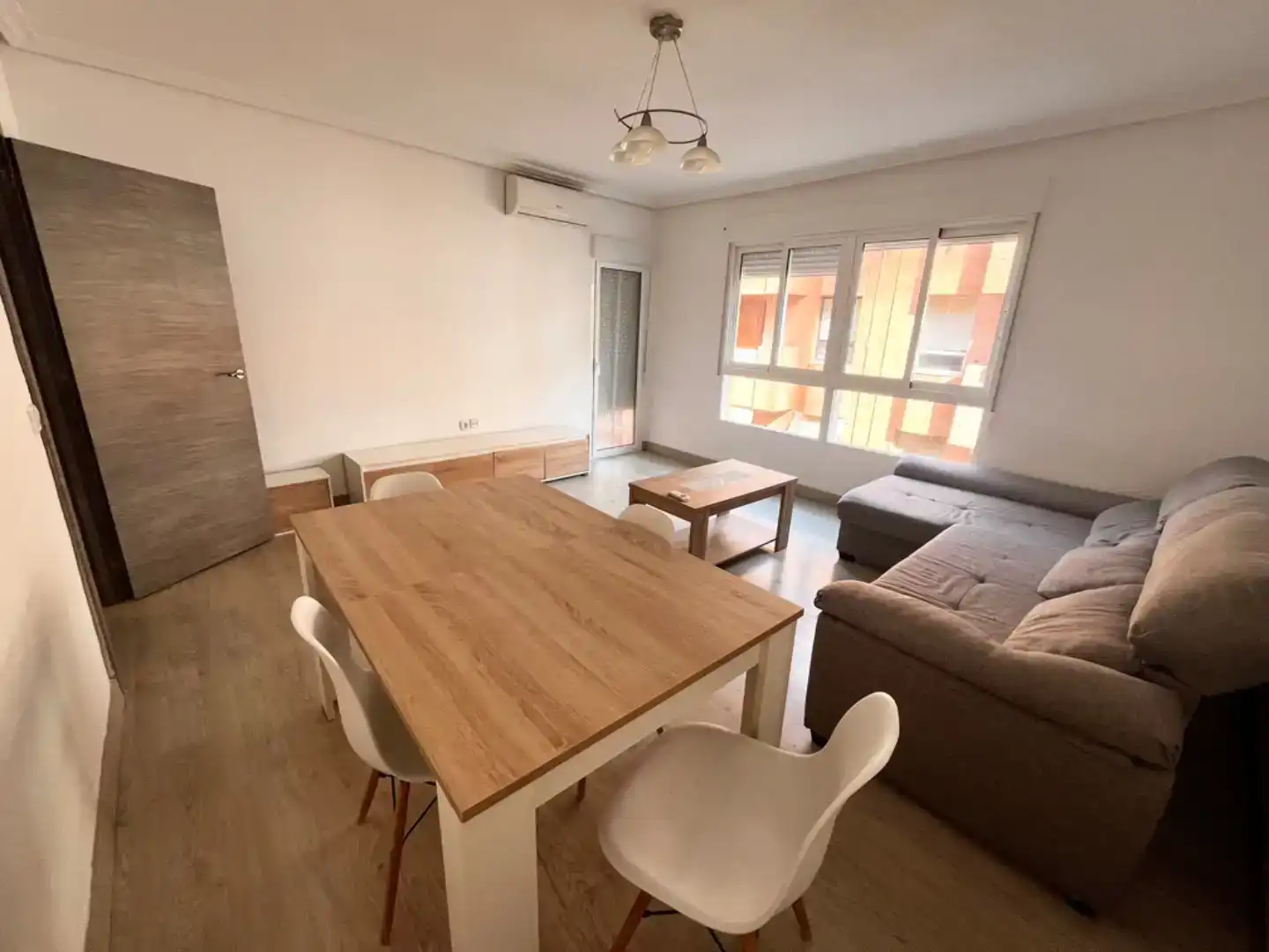 Wohnzimmer von Wohnung zur Miete in L'Eliana mit Klimaanlage und Balkon