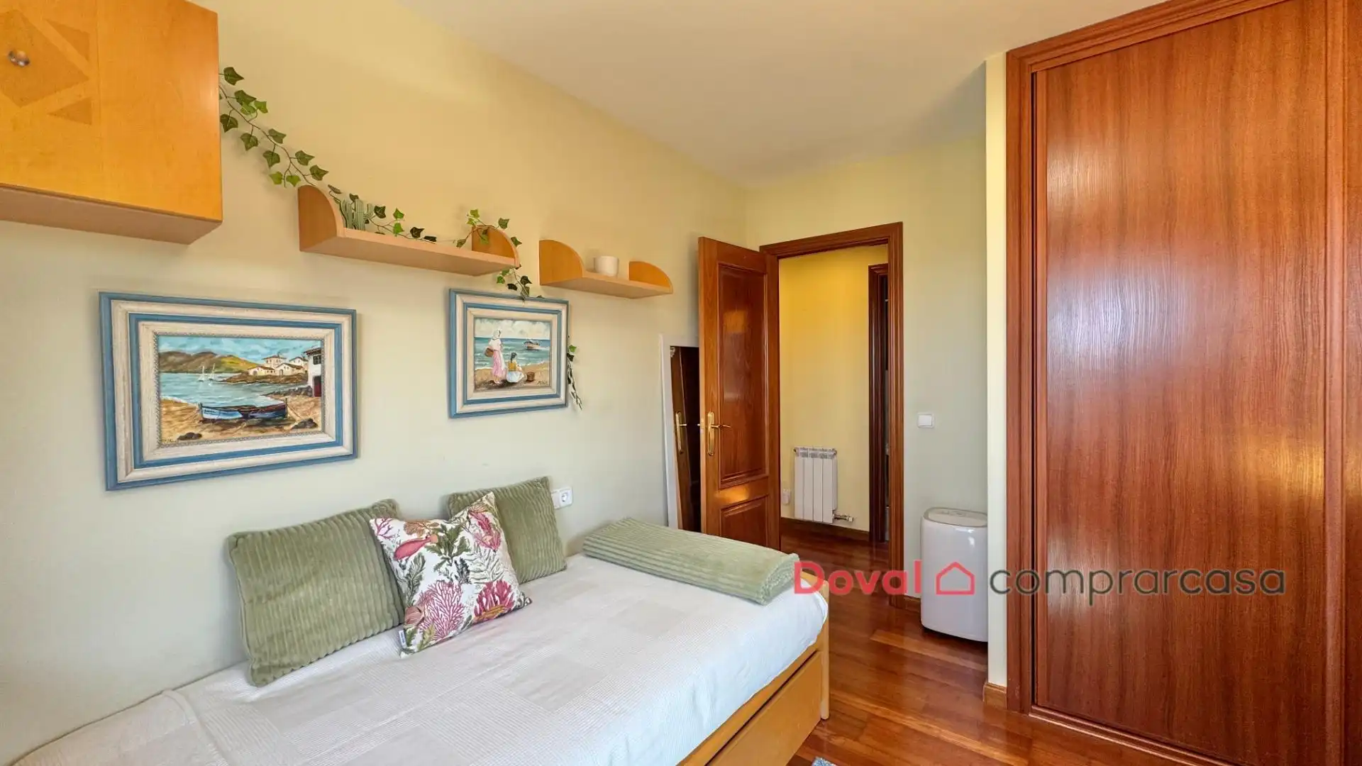 Dormitori de Casa o xalet en venda en Vigo  amb Aire condicionat, Calefacció i Jardí privat