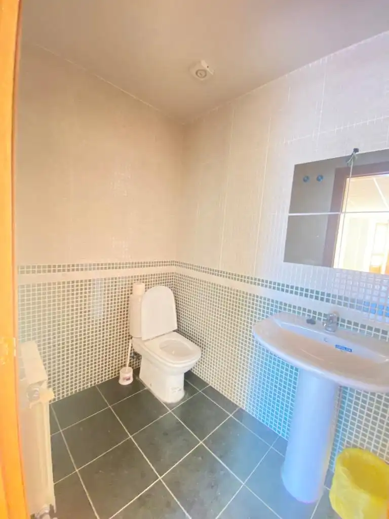 Badezimmer von Büro zur Miete in La Bañeza  mit Heizung, Balkon und Internet
