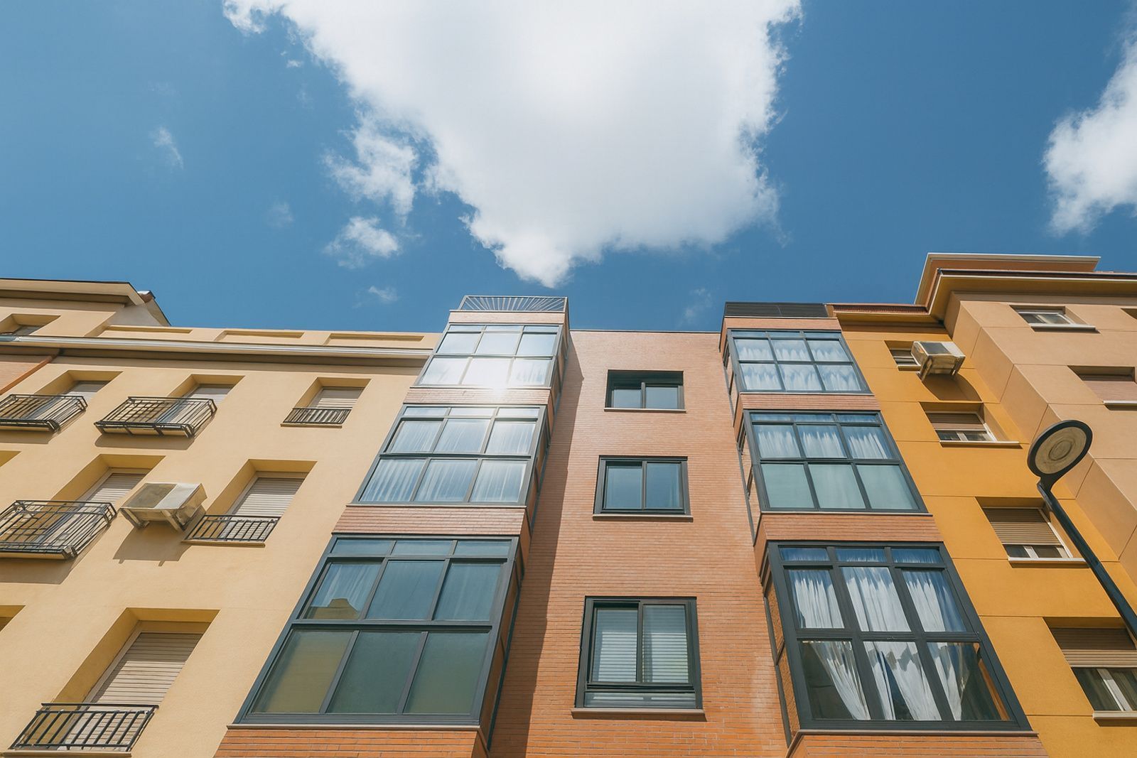 Exterior view of Flat to rent in  Madrid Capital  with Air Conditioner, Heating and Furnished