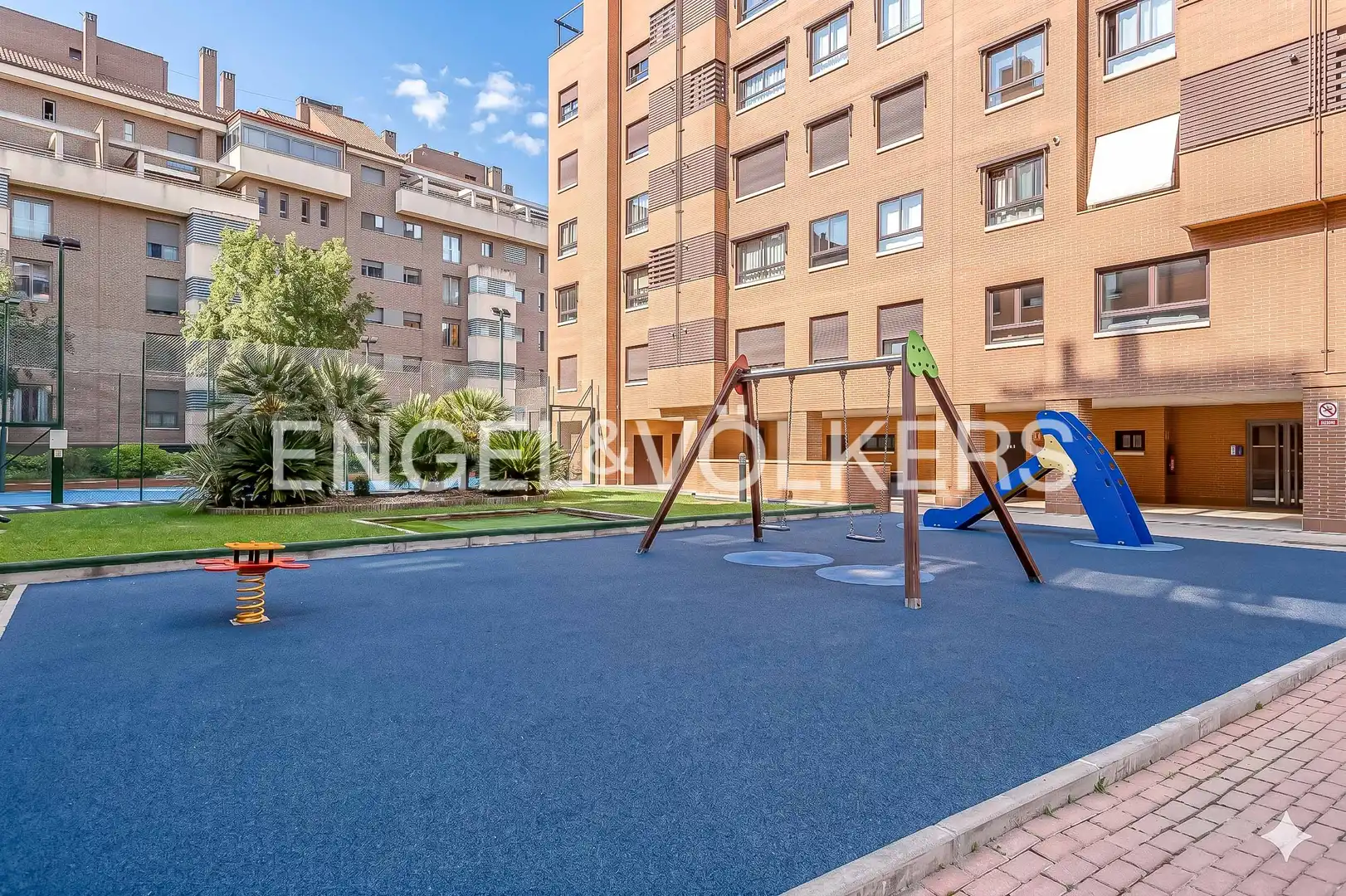Vista exterior de Piso en venta en Madrid con Aire acondicionado, Calefacción y Jardín privado
