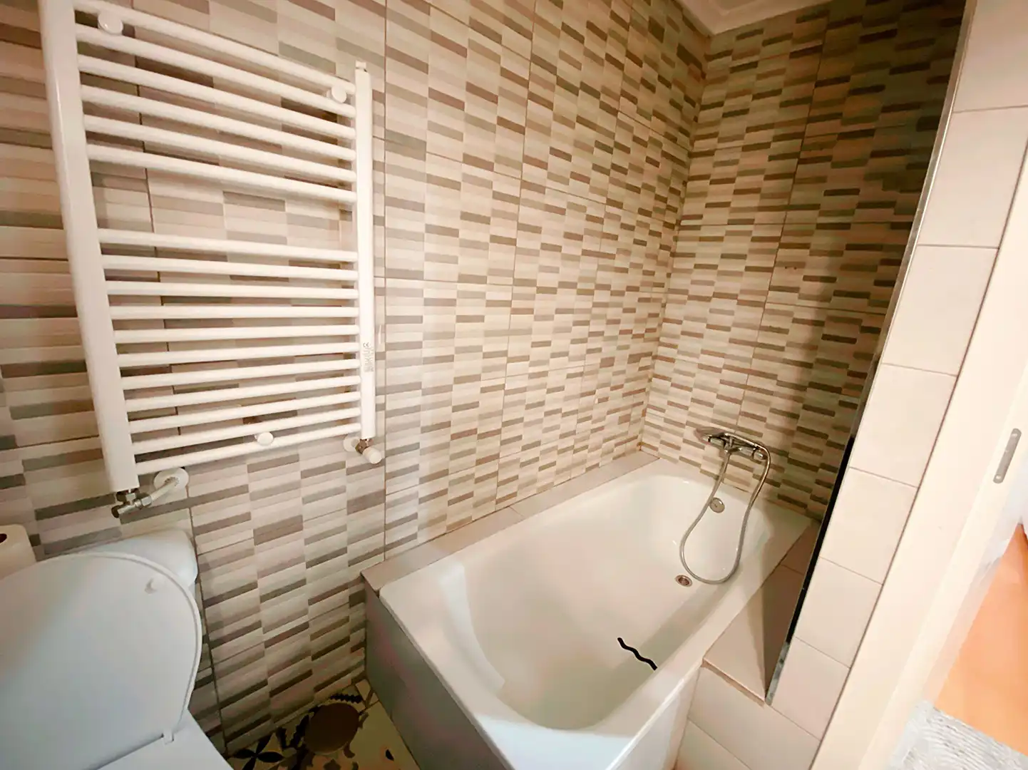 Bathroom of Flat for sale in Langreo  with Air Conditioner and Heating