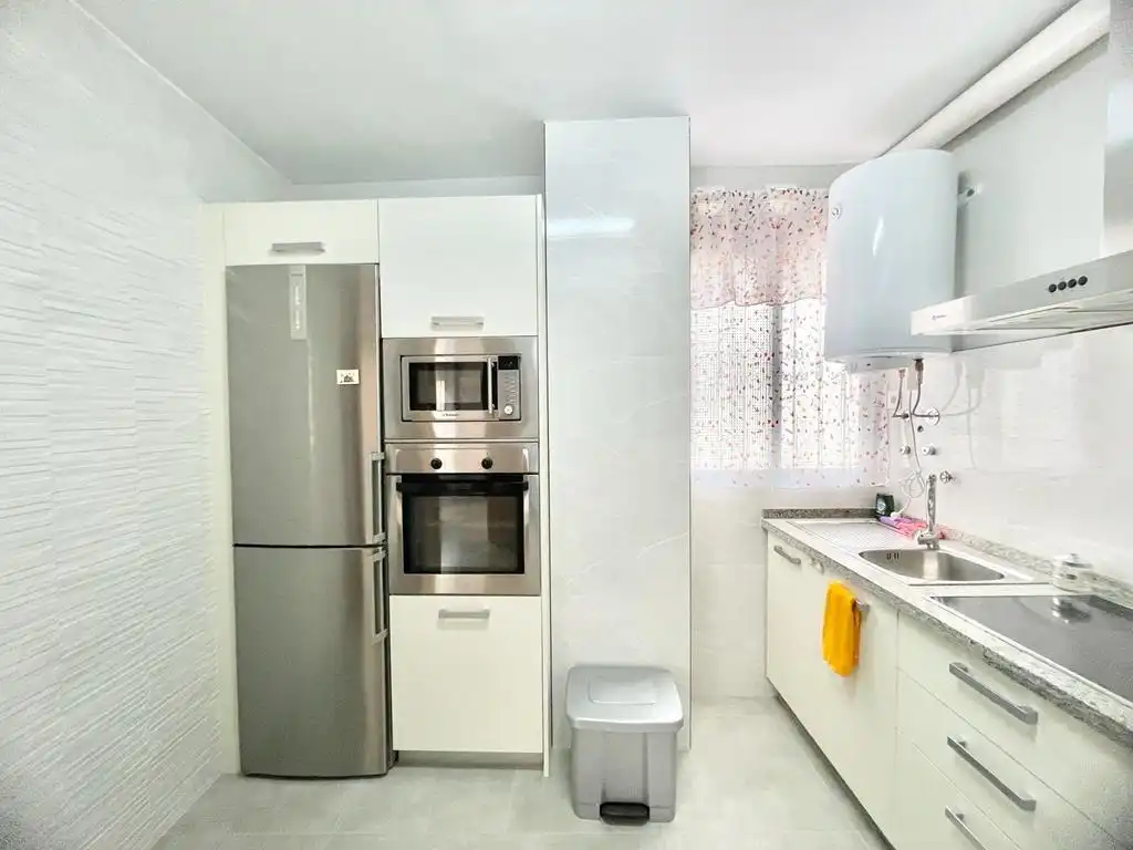 Cocina de Piso de alquiler en Granada con Aire acondicionado, Calefacción y Amueblado