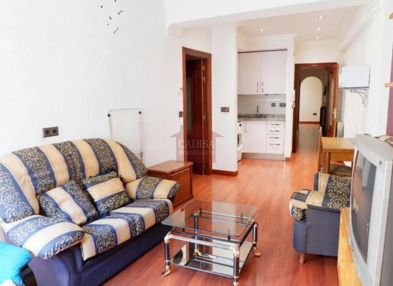 Living room of Flat to rent in Salamanca Capital  with Heating, Furnished and Balcony