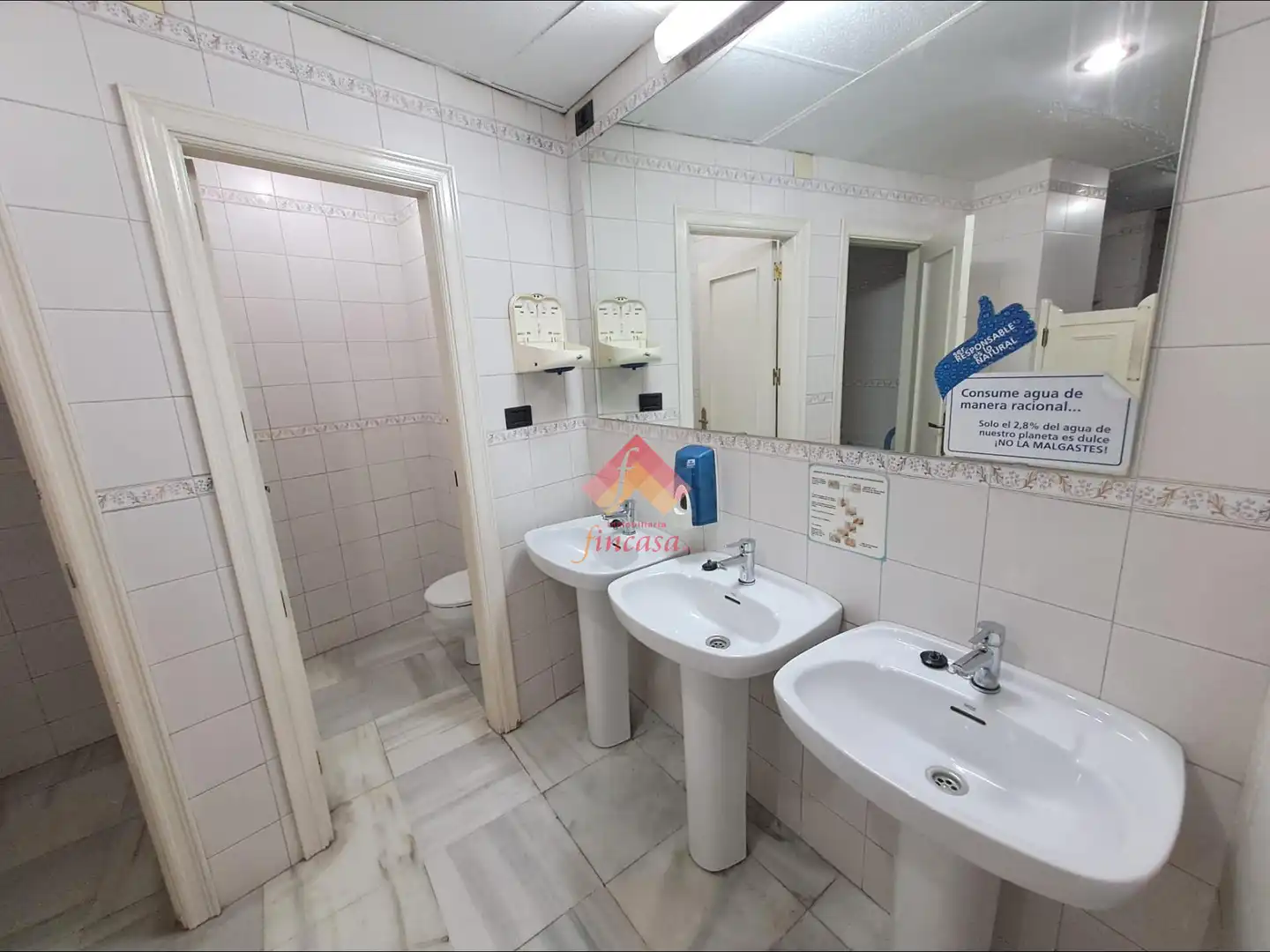 Bathroom of Commercial properties for rent in Ronda  with Air Conditioner