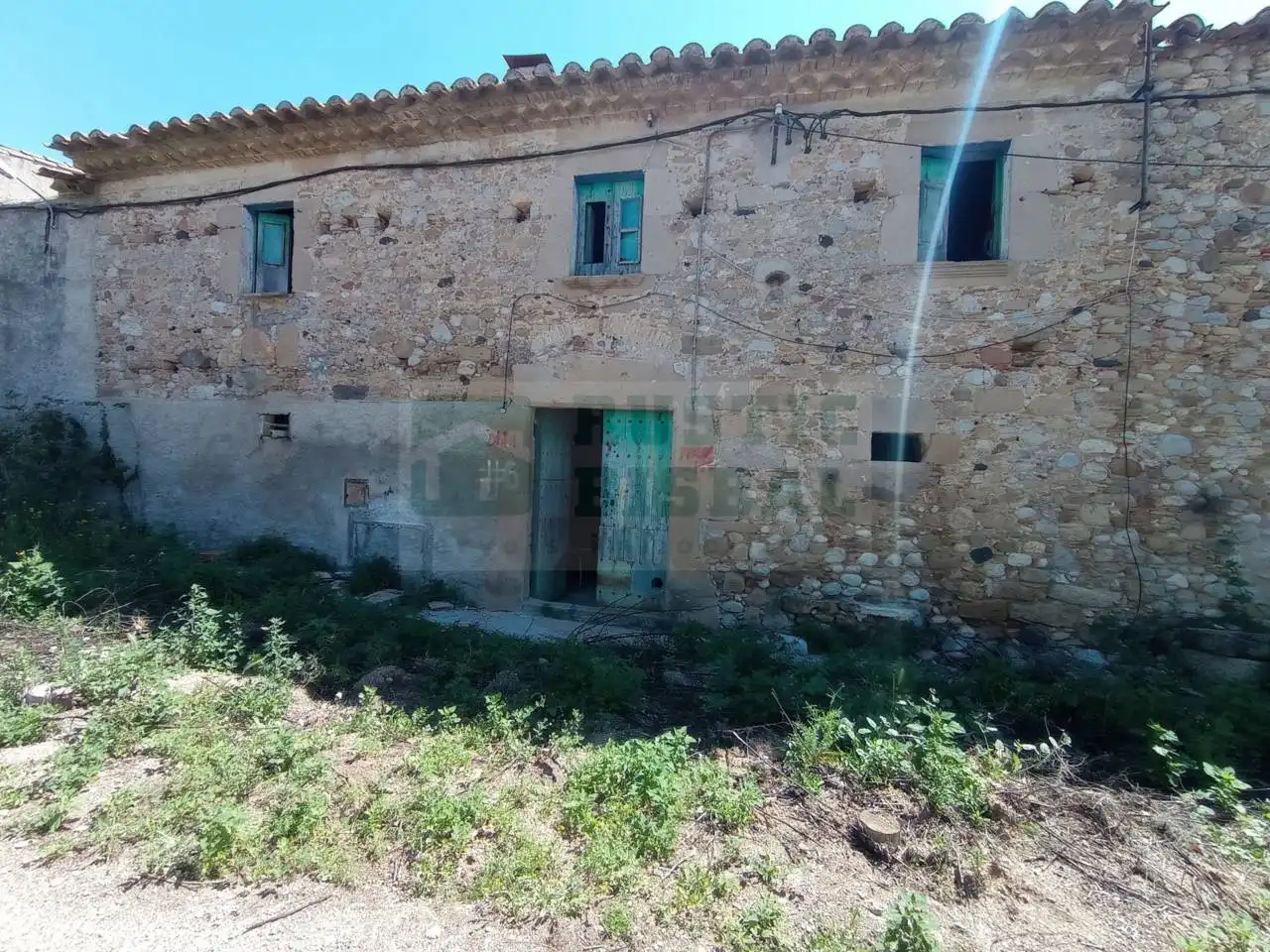Casa rústica amb jardí en venda a Pontós