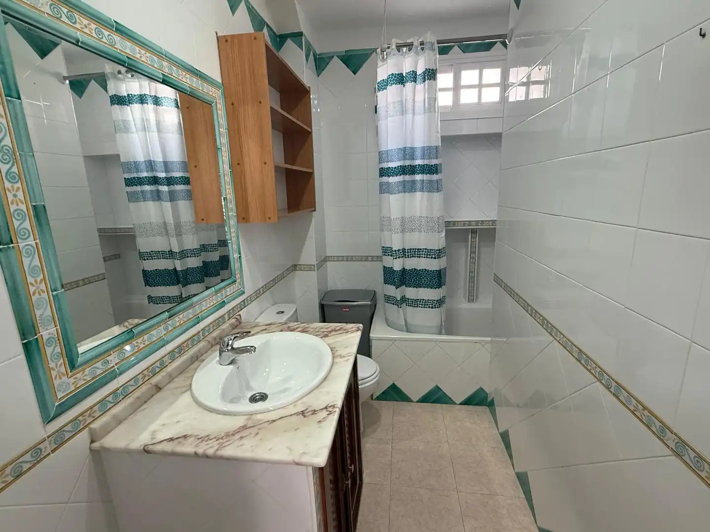 Baño de Piso en venta en Dos Hermanas con Aire acondicionado, Calefacción y Amueblado