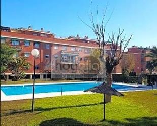 Piscina de Pis de lloguer en  Sevilla Capital amb Aire condicionat, Jardí privat i Piscina