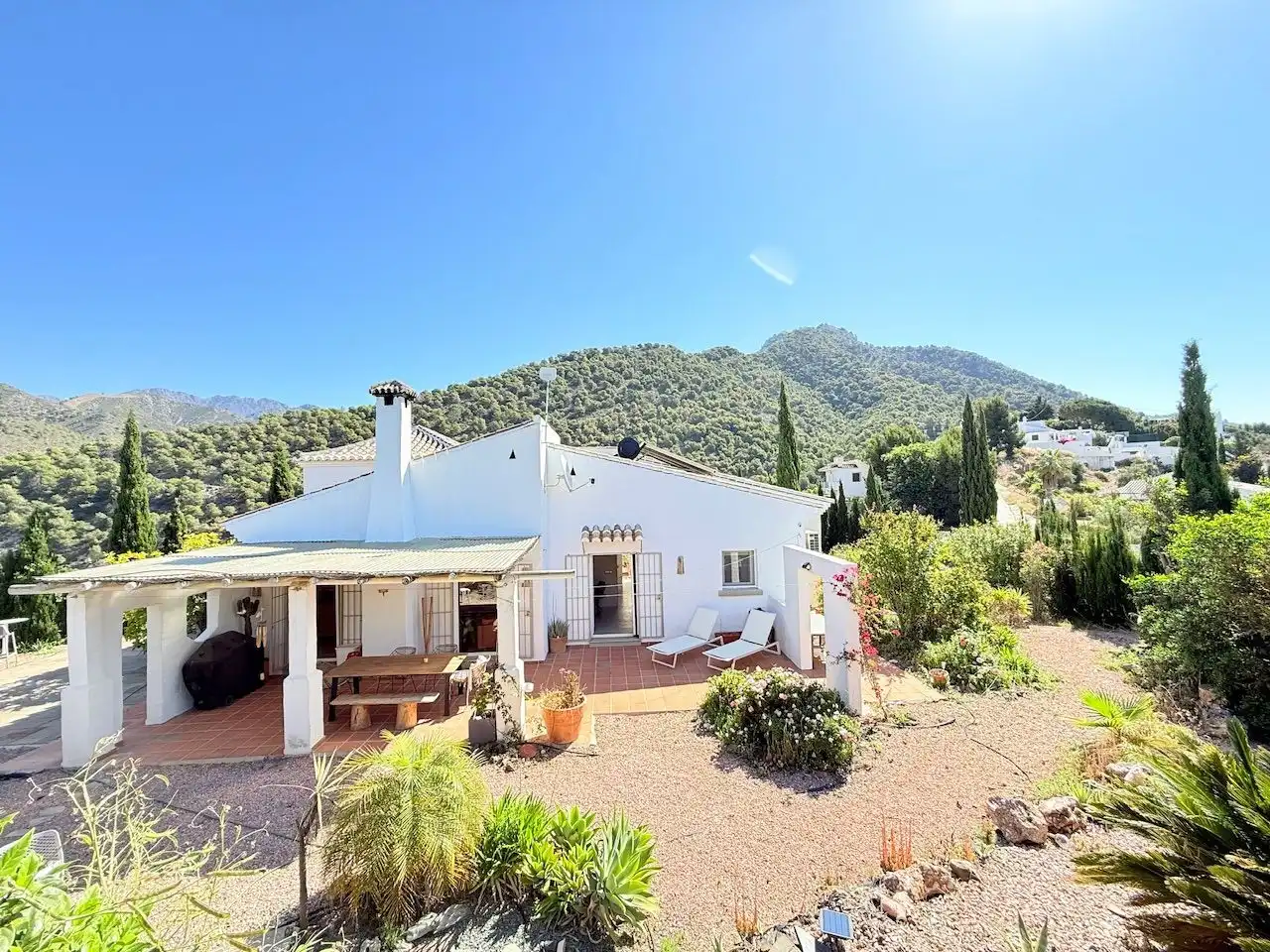 Vista exterior de Casa o xalet en venda en Frigiliana amb Aire condicionat, Calefacció i Jardí privat