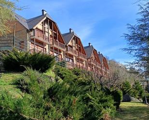 Vista exterior de Casa adosada en venda en Es Bòrdes amb Calefacció, Jardí privat i Terrassa