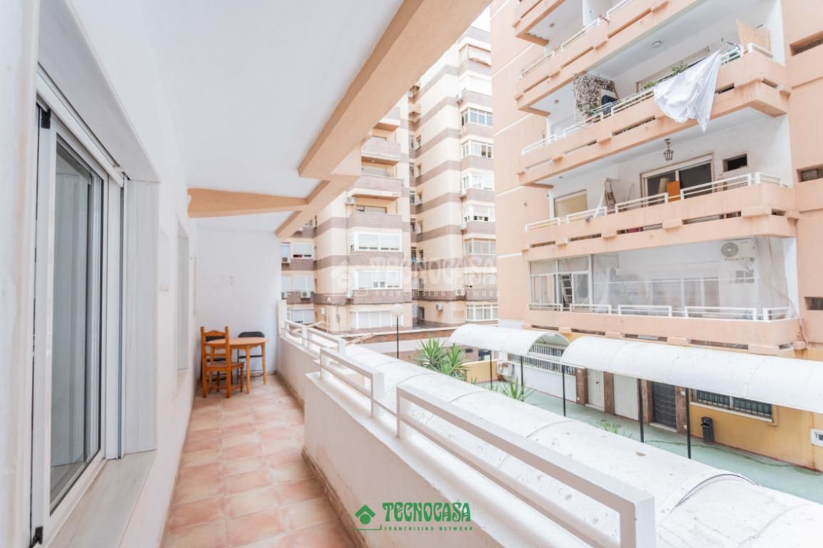 Vista exterior de Piso en venta en  Almería Capital con Terraza