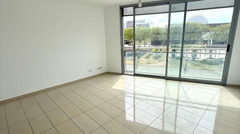 Piso frente al centro comercial Gran Via 2, 82m2, 3 hab., 2 baños.Finca año 2006. Parking opcional, imatge 2