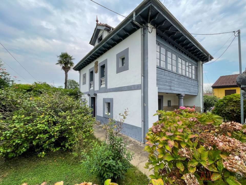 Vista exterior de Casa o chalet en venta en Llanera con Calefacción, Jardín privado y Balcón