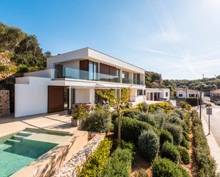 Vista exterior de Casa o xalet de lloguer en Es Castell amb Aire condicionat, Terrassa i Piscina