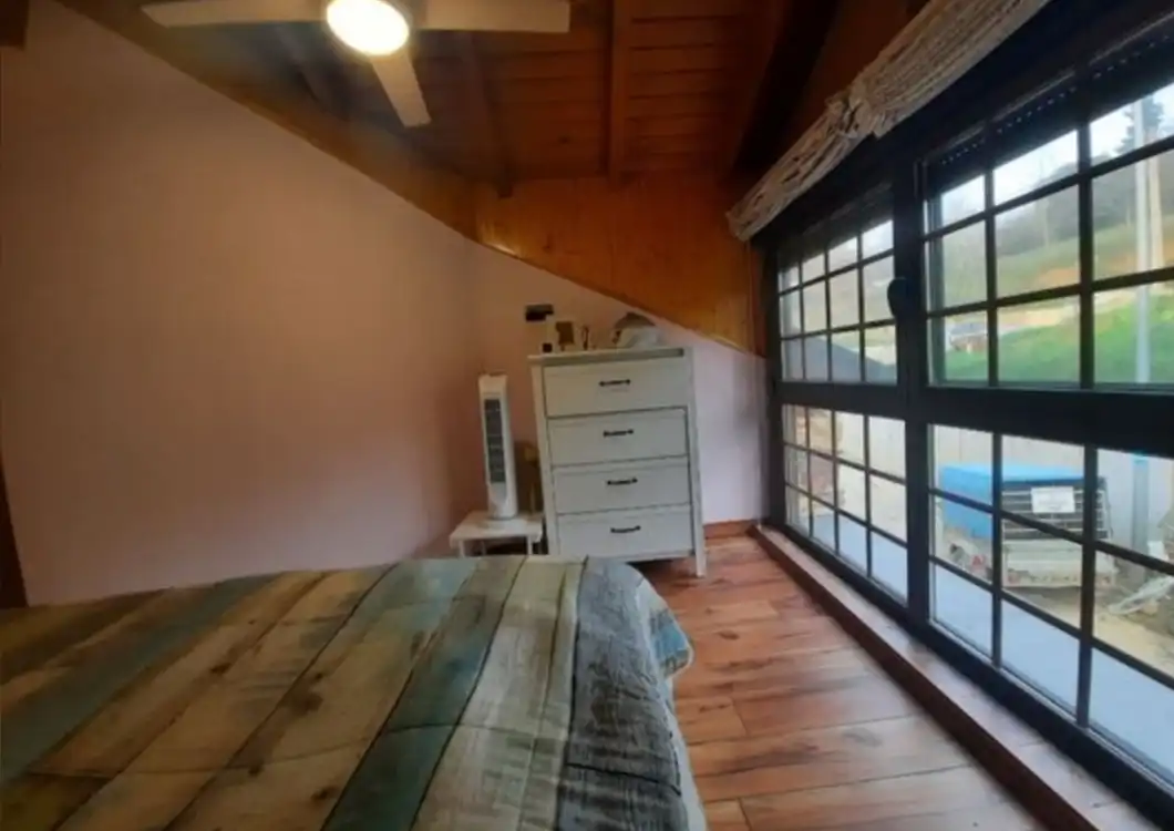 Dormitori de Finca rústica en venda en Cubillos del Sil amb Calefacció, Jardí privat i Moblat
