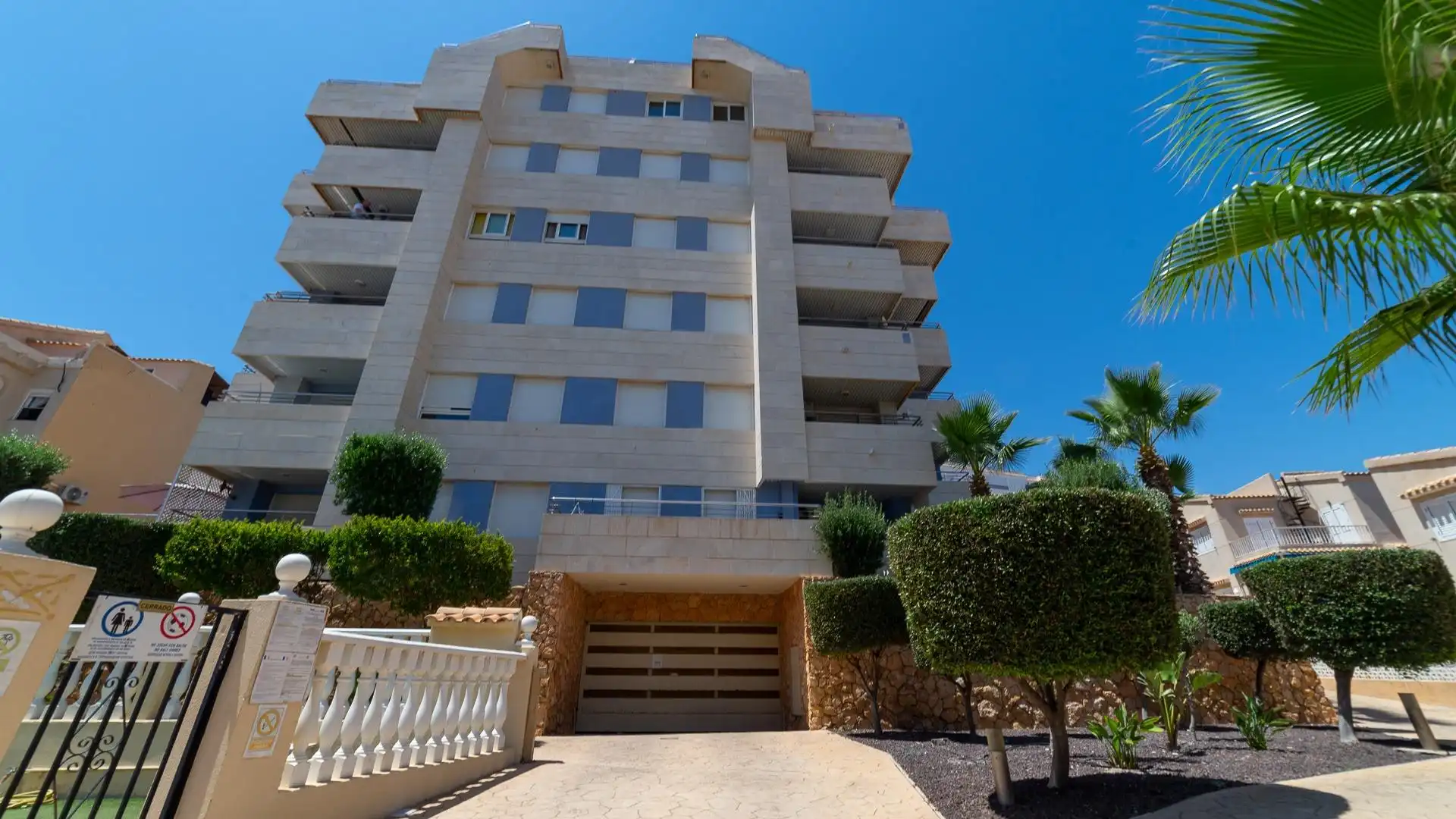 Vista exterior de Ático en venta en Torrevieja con Aire acondicionado, Terraza y Trastero