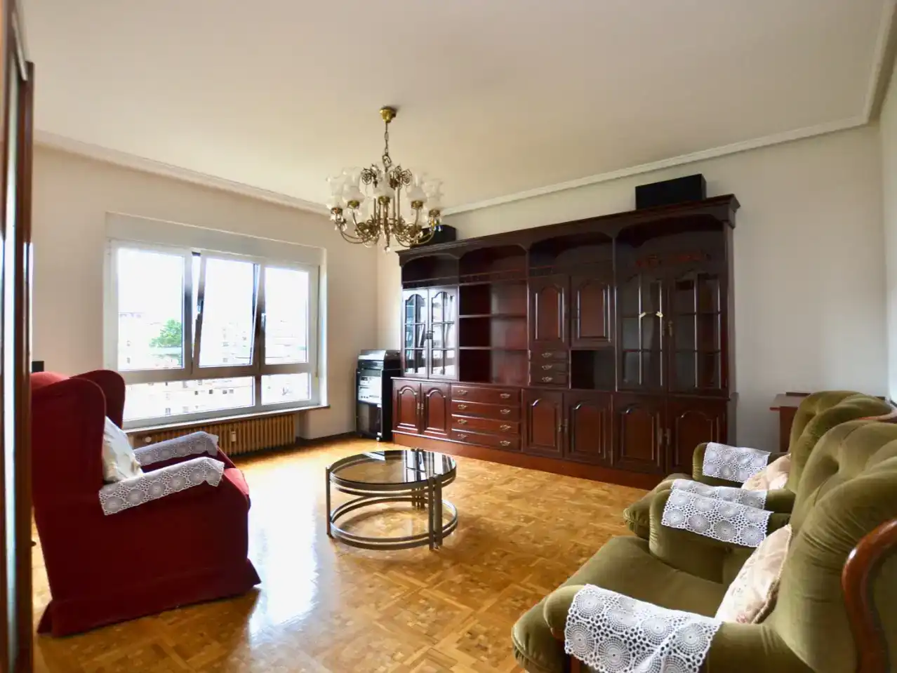 Sala d'estar de Àtic en venda en Oviedo  amb Parquet, Traster i Moblat