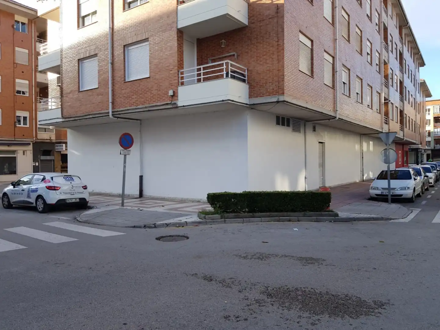Vista exterior de Local de lloguer en Los Corrales de Buelna  amb Aire condicionat