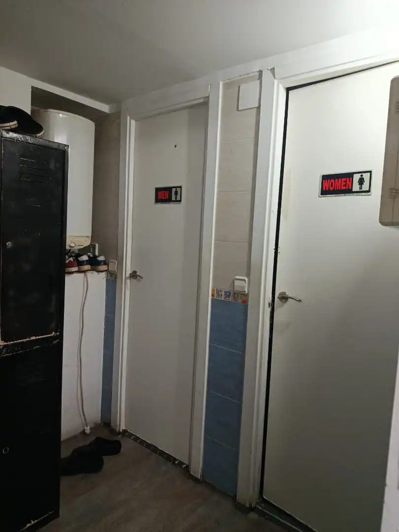 Baño de Local en venta en Madrid con Aire acondicionado, Calefacción y Amueblado