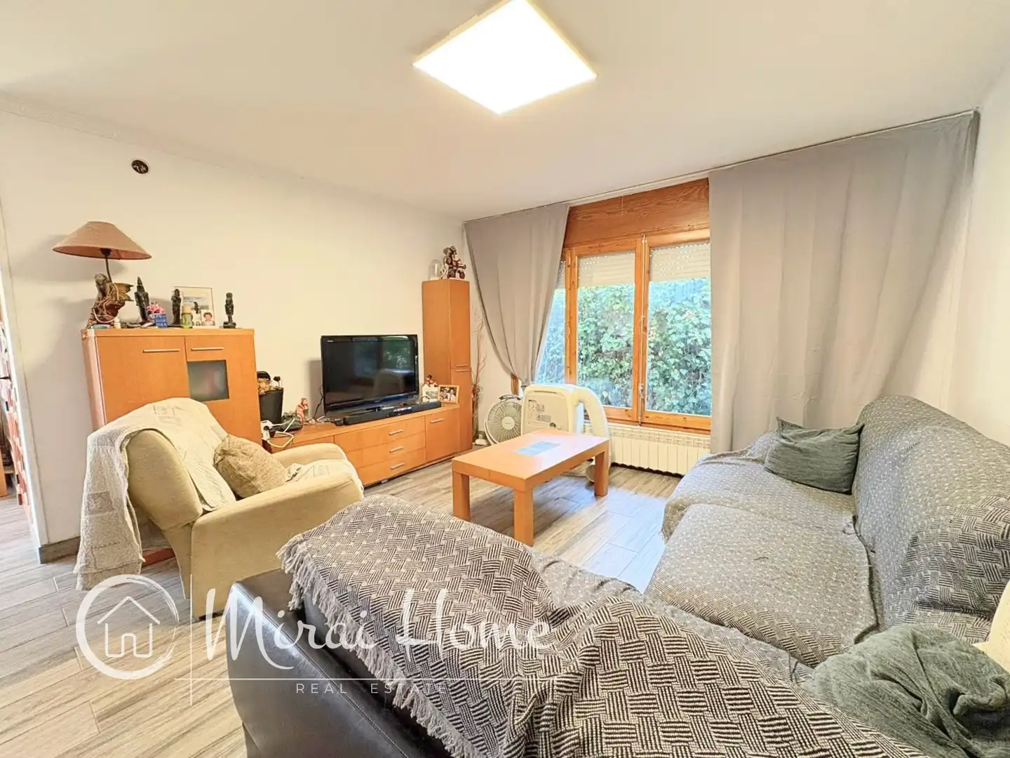 Sala d'estar de Casa o xalet en venda en Santa Eulàlia de Ronçana amb Calefacció, Jardí privat i Parquet