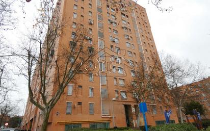 Vista exterior de Pis en venda en  Madrid Capital amb Calefacció, Parquet i Terrassa