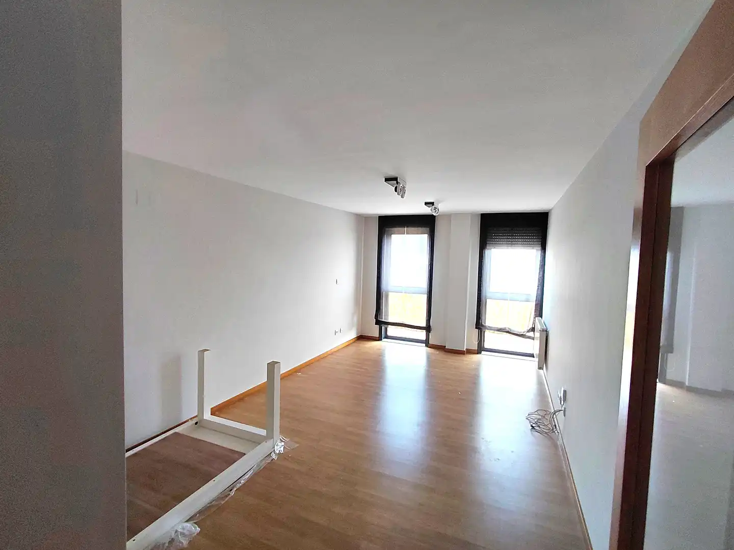 Sala de estar de Piso en venta en Oleiros con Calefacción, Parquet y Trastero