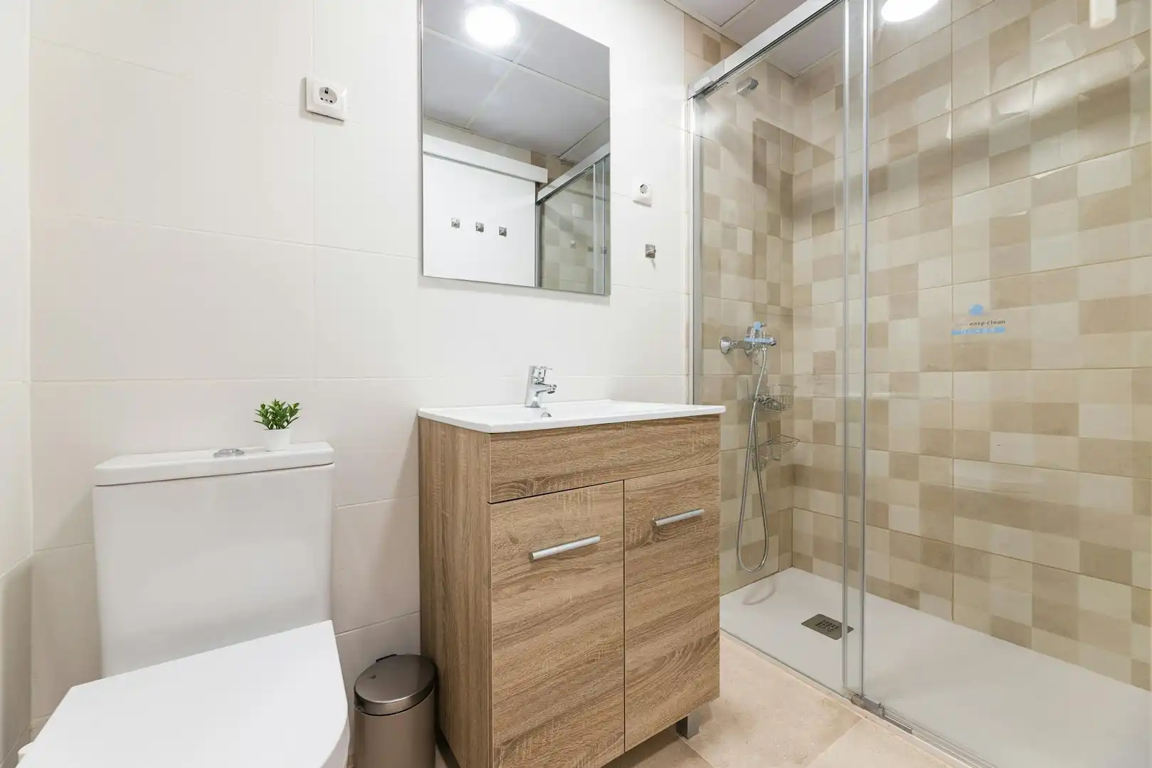 Baño de Piso para compartir en Valencia con Calefacción, Amueblado y Lavadora