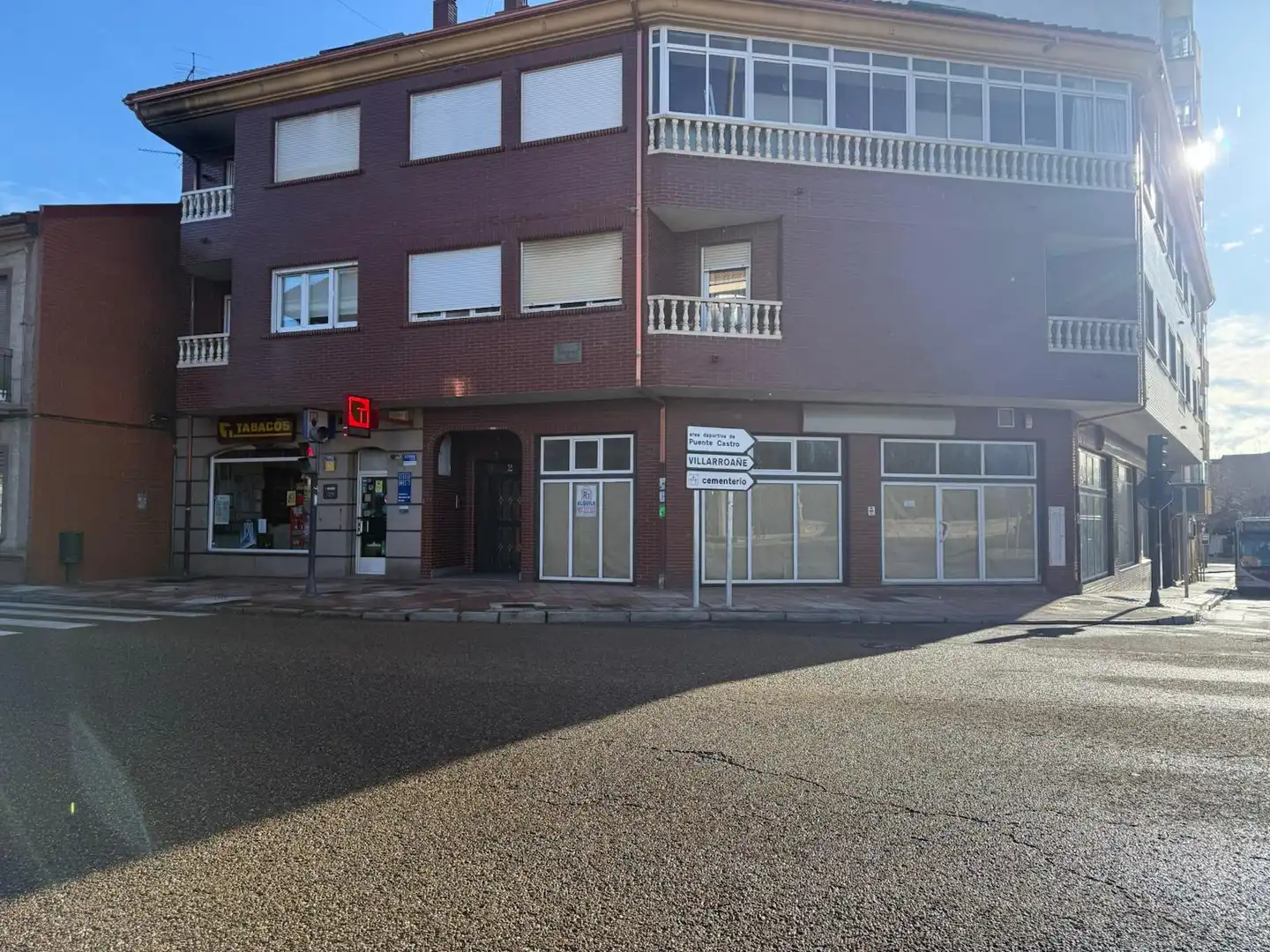 Locale commerciale in affitto a Avenida de San Froilán 1, imagen 7