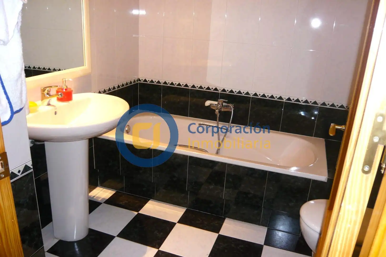 Badezimmer von Wohnung zum Verkauf in Lorca mit Klimaanlage, Heizung und Terrasse
