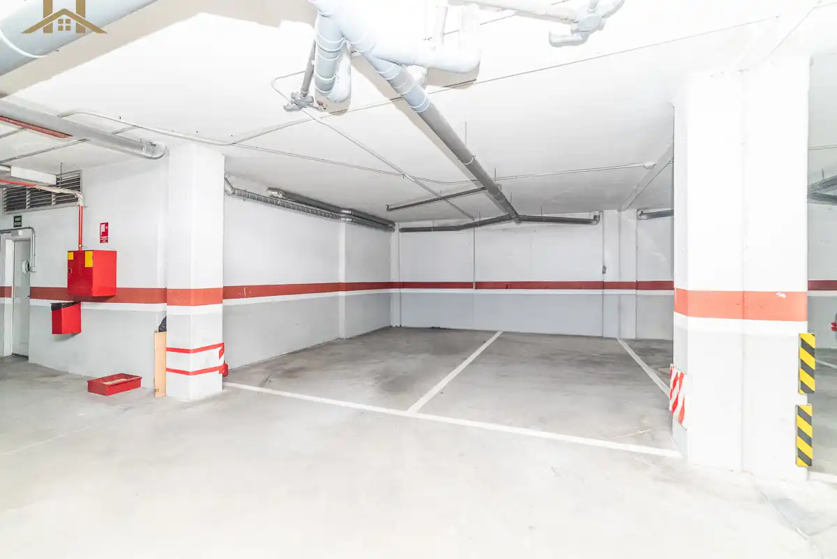Parking de Planta baja en venta en Navalcarnero con Aire acondicionado, Calefacción y Jardín privado