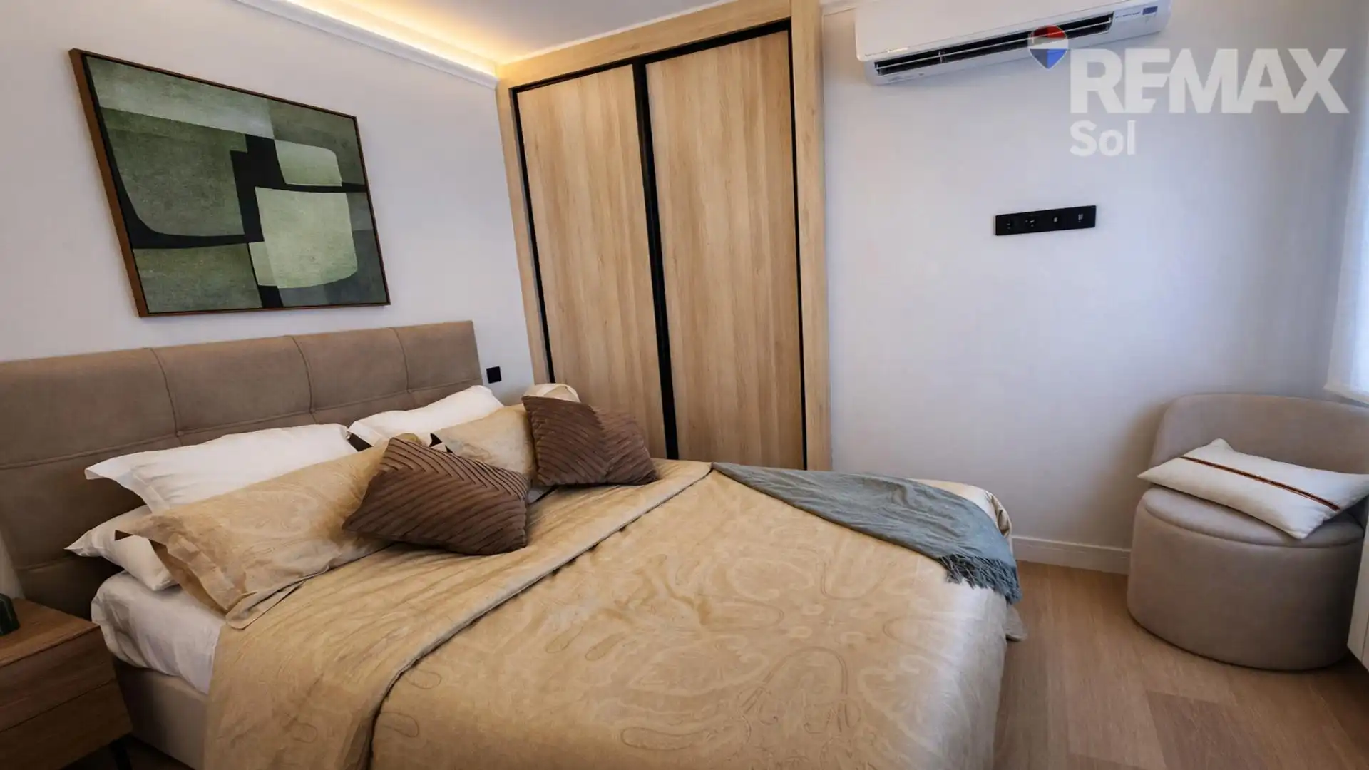 Bedroom of Flat for sale in Madrid  with Air Conditioner and Furnished