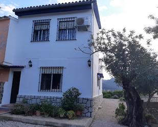 Vista exterior de Casa o xalet en venda en Alzira amb Piscina