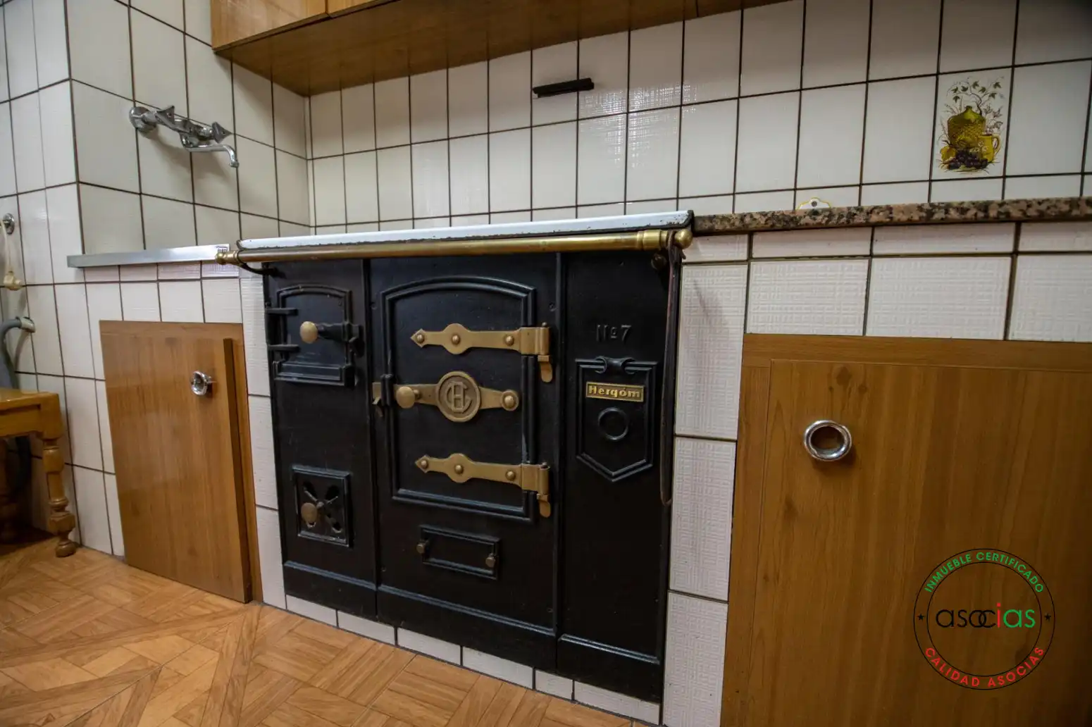 Cuina de Casa o xalet en venda en Cabranes amb Calefacció, Jardí privat i Parquet