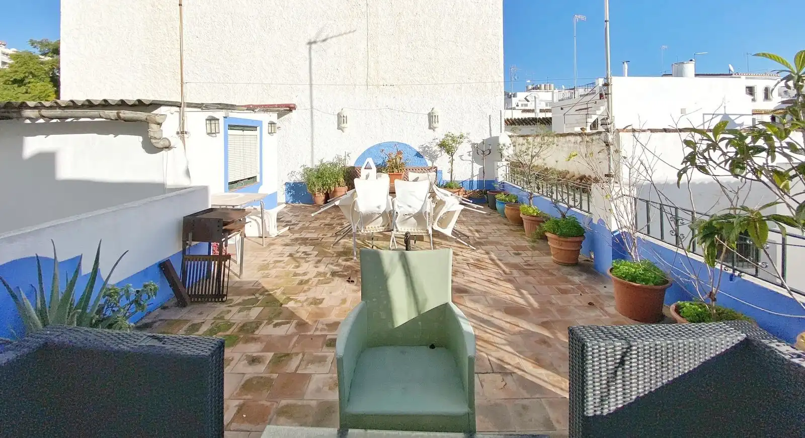 Terrasse von Einfamilien-Reihenhaus zum Verkauf in Marbella mit Terrasse und Möbliert