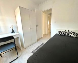 Bedroom of Flat to share in  Madrid Capital  with Heating and Washing machine