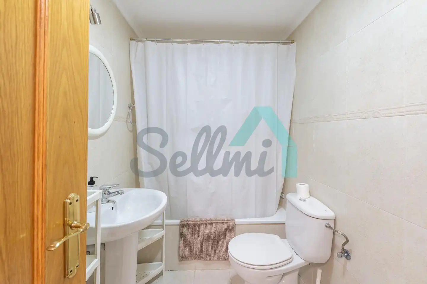 Bathroom of Flat for rent in Oviedo   with Heating, Parquet flooring and Furnished