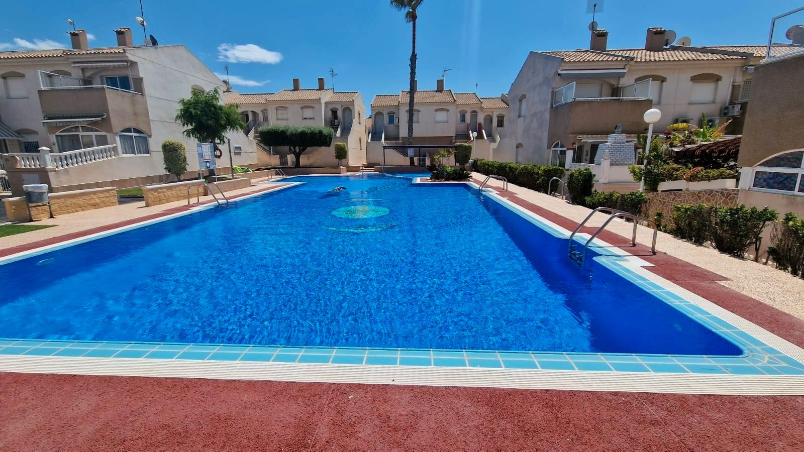 Piscina de Casa o chalet en venta en Torrevieja con Amueblado, Lavadora y Balcón