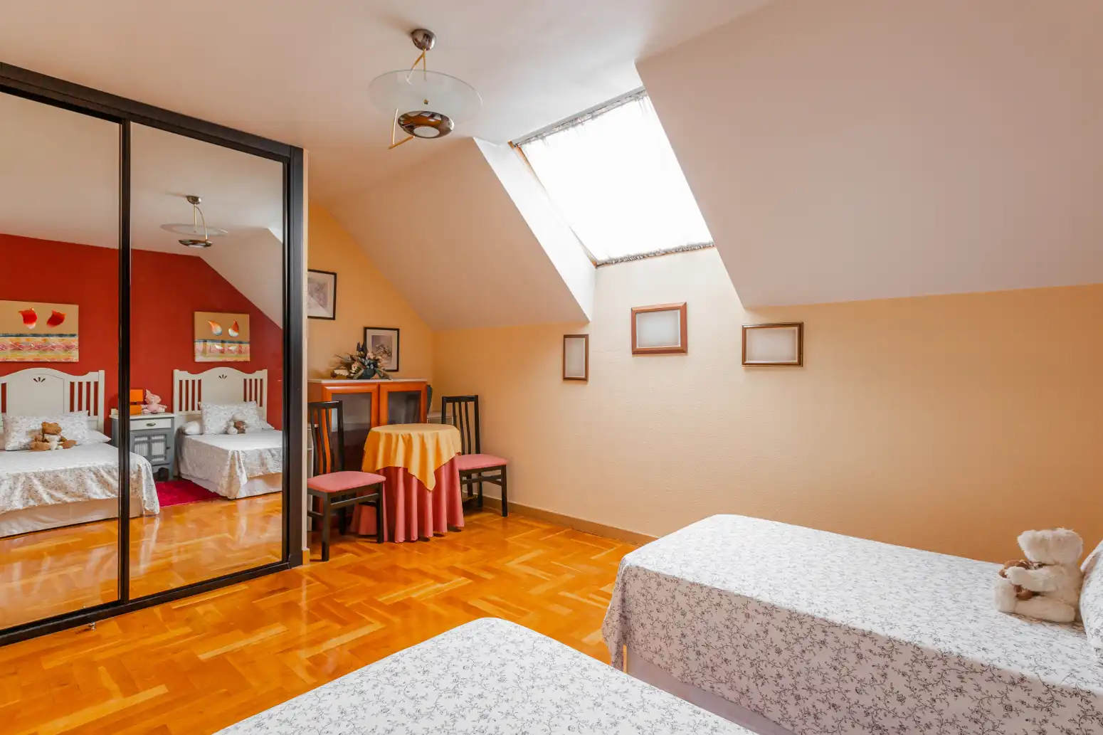 Habitación de Casa adosada en venta en Barañáin / Barañain con Calefacción, Jardín privado y Parquet