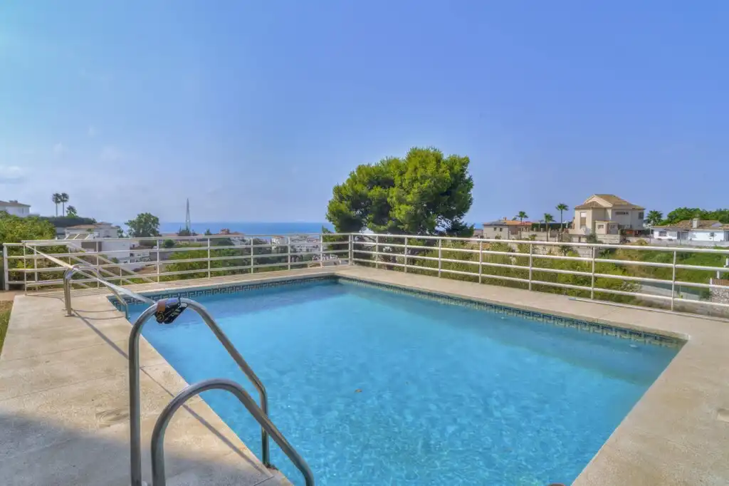 Piscina de Casa o xalet en venda en Fuengirola amb Aire condicionat, Jardí privat i Terrassa