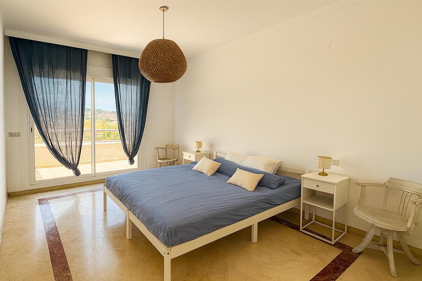 Habitación de Dúplex en venta en Sotogrande con Aire acondicionado, Calefacción y Jardín privado