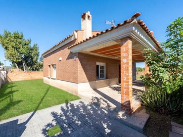 Casa con jardín en venta en Calle DELFI GUINOVART 14