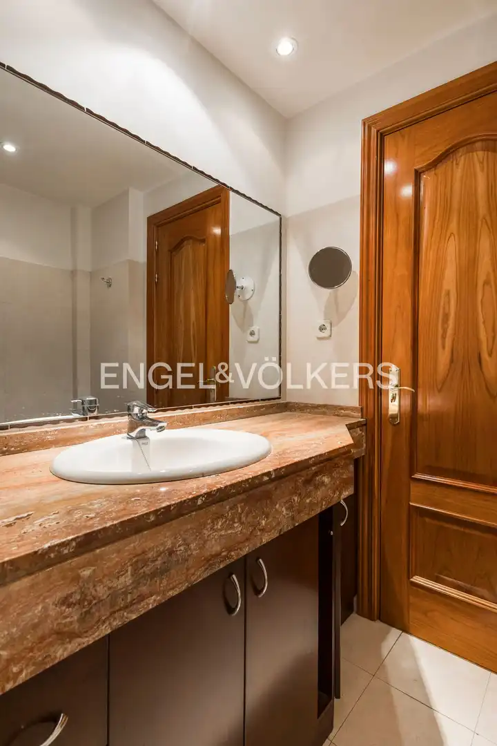Baño de Piso en venta en Madrid con Calefacción y Balcón