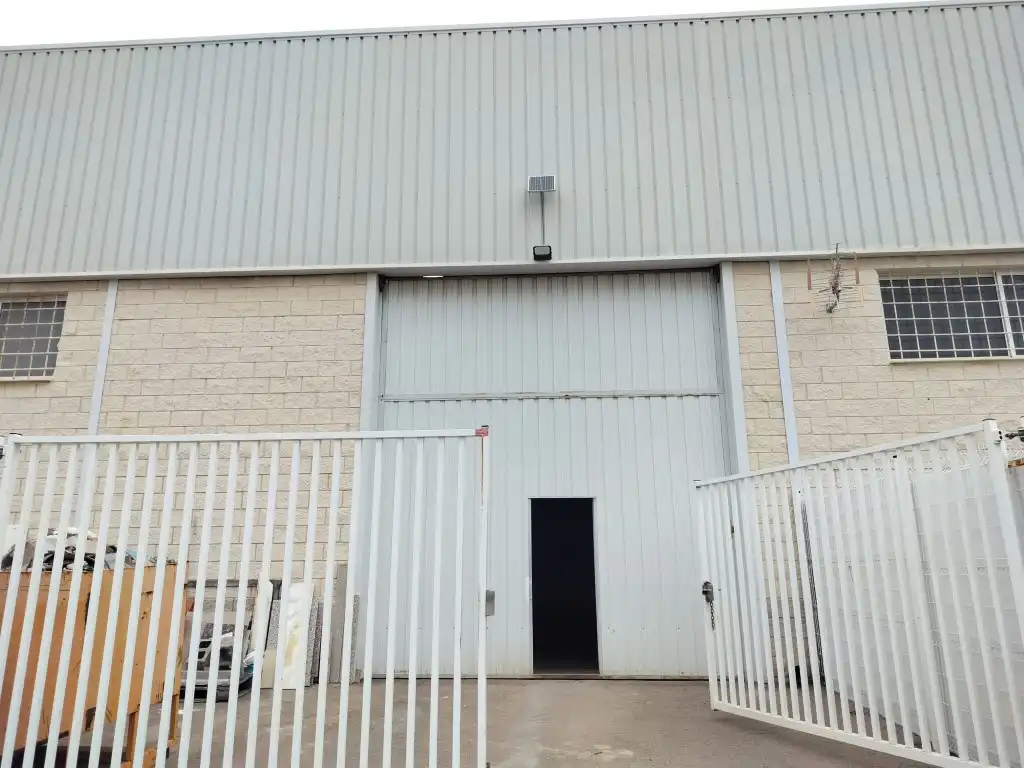 Vista exterior de Nave industrial en venta en Estivella