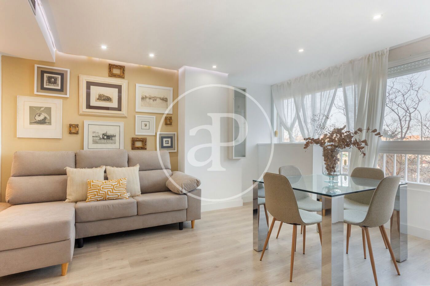 Sala de estar de Dúplex de alquiler en  Valencia Capital con Aire acondicionado, Calefacción y Amueblado